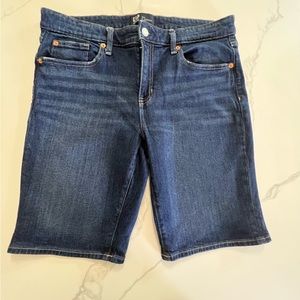 GAP Bermuda stretchy denim shorts size 12 great condition